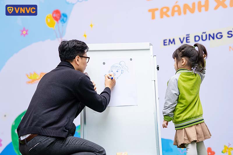 em vẽ dũng sĩ tiêm ngừa
