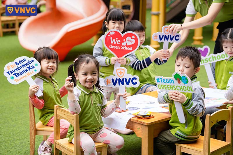 em vẽ dũng sĩ tiêm ngừa