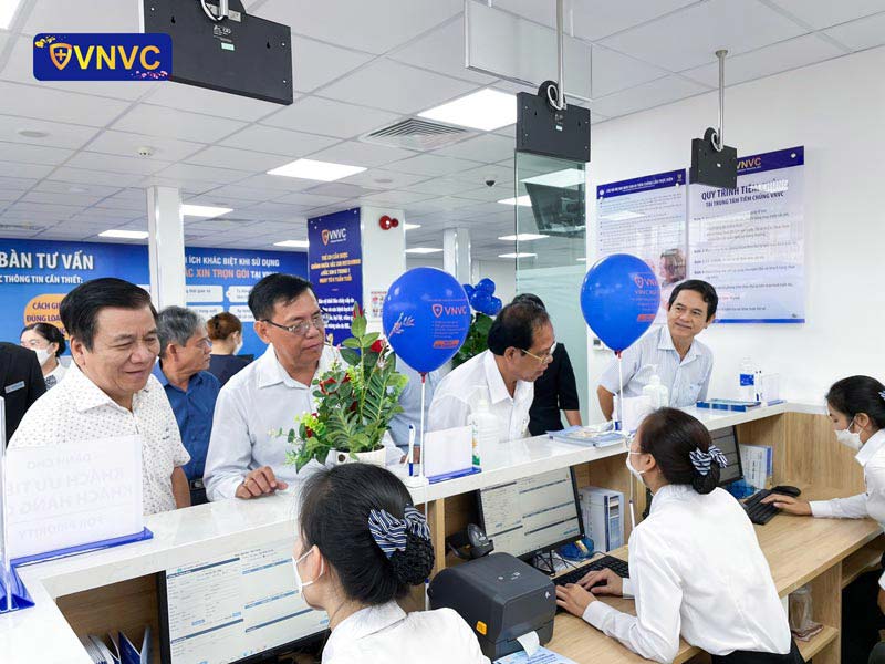 khách hàng đăng ký tiêm chủng tại vnvc