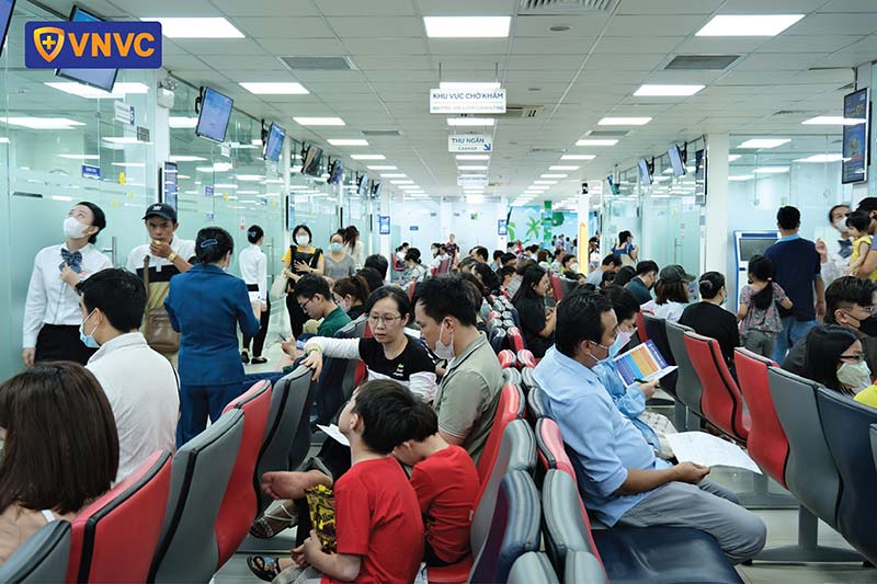 khách tiêm phòng dại tại VNVC