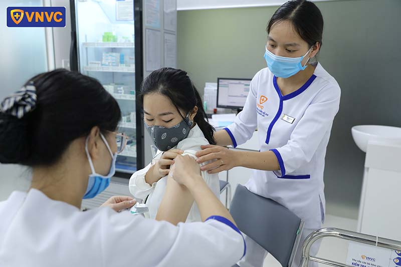 tiêm phòng dại cho bà mẹ đang cho con bú
