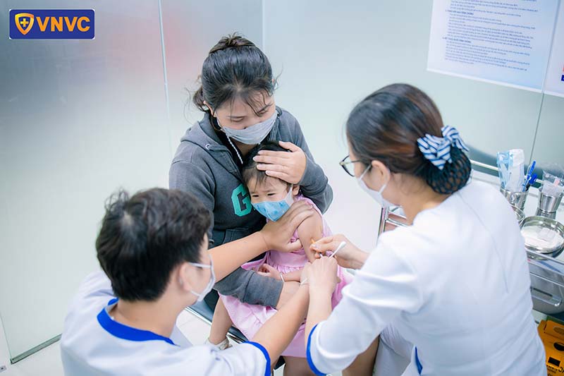 tiêm vắc xin phòng dại cho bé