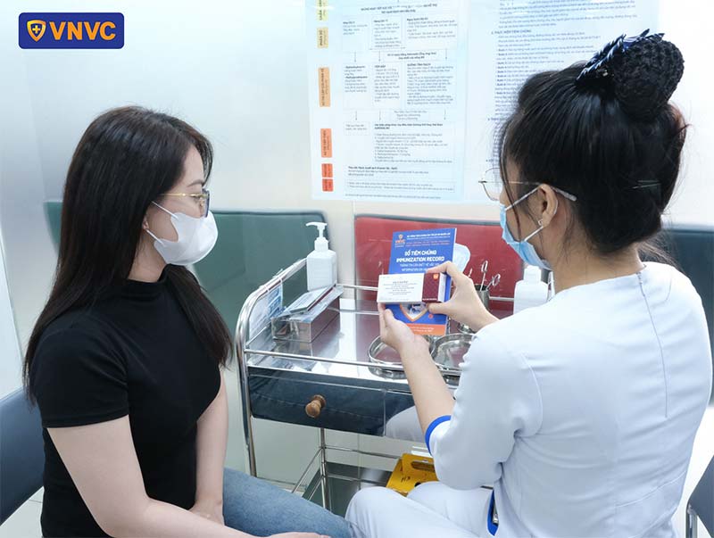 tiêm vắc xin phòng não mô cầu nhóm b