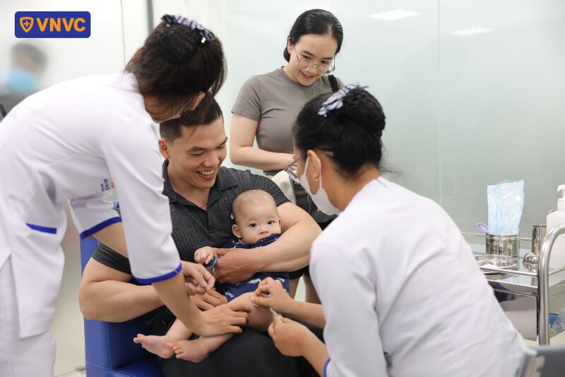 tiêm vắc xin tăng cường miễn dịch cho trẻ