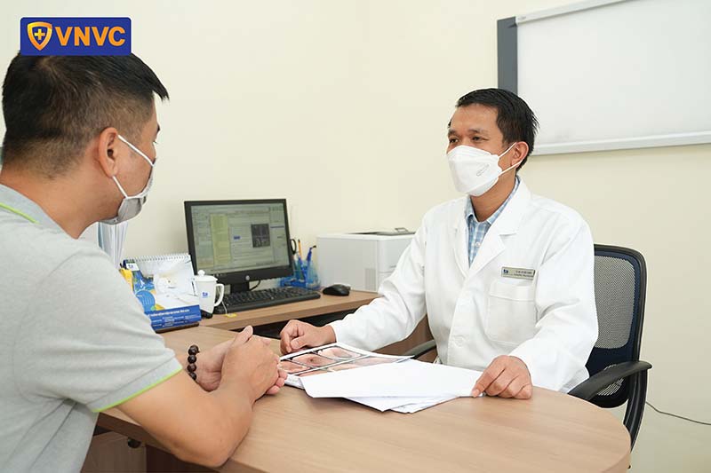 bác sĩ tư vấn sức khỏe