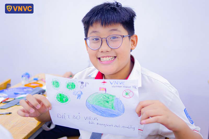hình ảnh buổi workshop em vẽ dũng sĩ tiêm ngừa cùng vnvc tại thpt thanh bình
