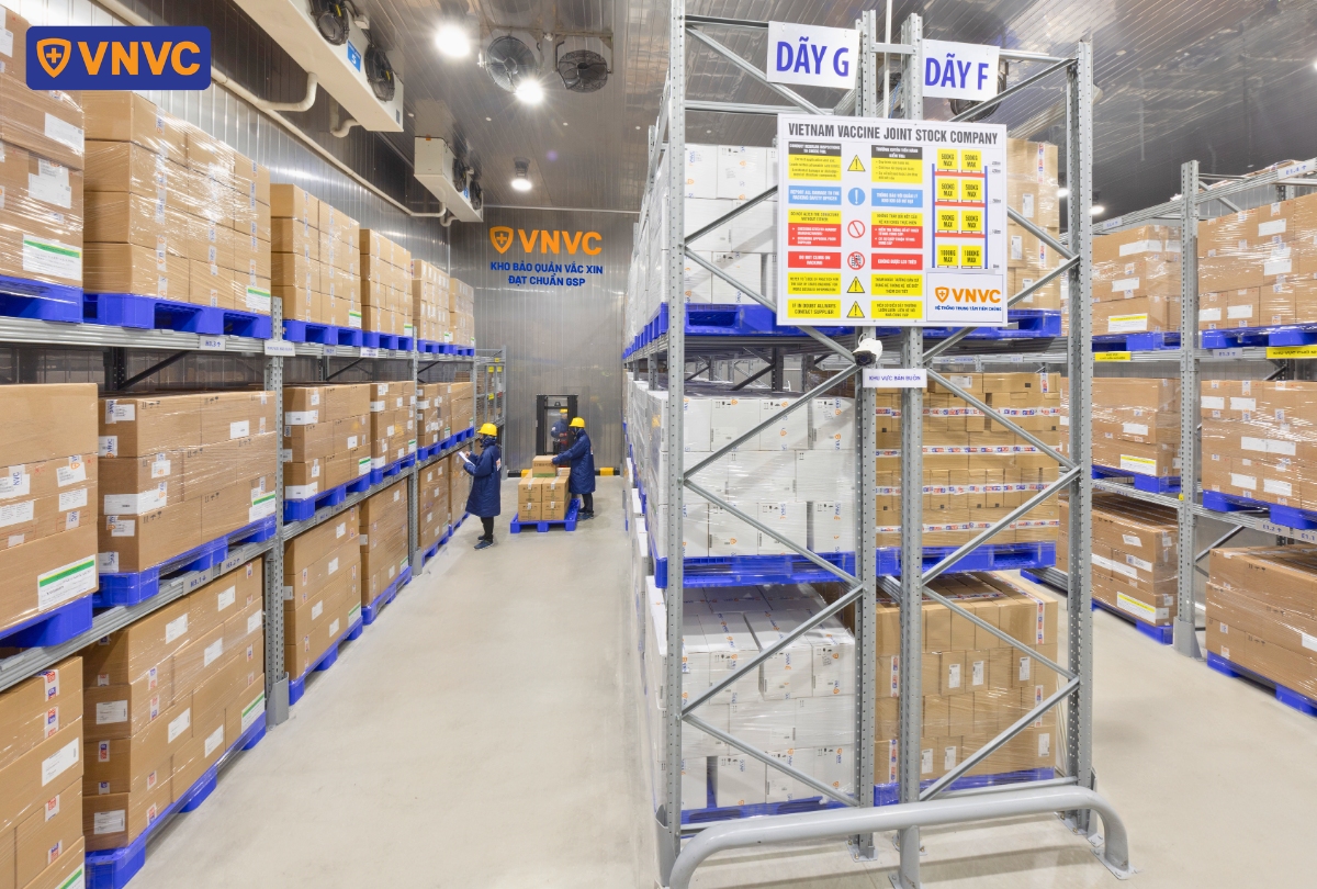 kho bảo quản vắc xin tại trung tâm vnvc