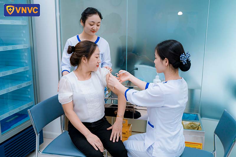 tiêm phòng cho phụ nữ