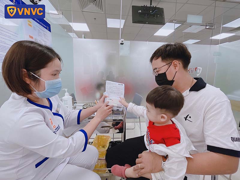 tiêm vắc xin thủy đậu phòng bệnh