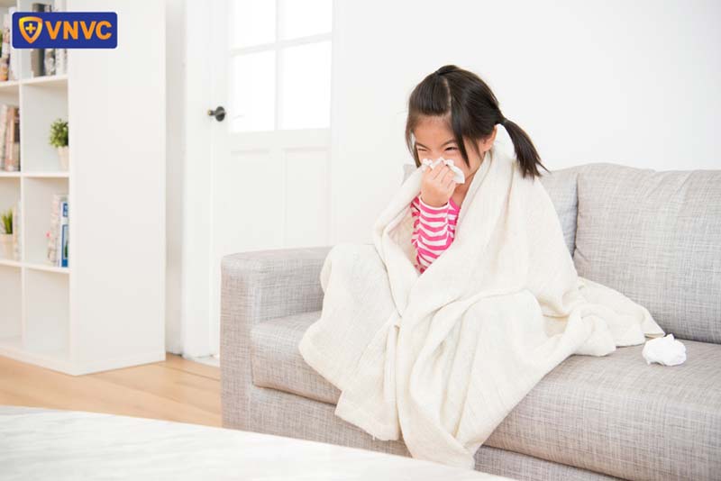 bé gái đang bị cúm