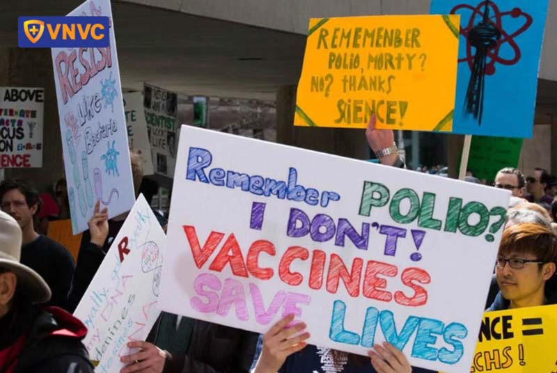 biểu tình chống vắc xin