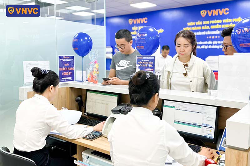 khách hàng đăng ký tiêm ngừa tại vnvc gia kiệm