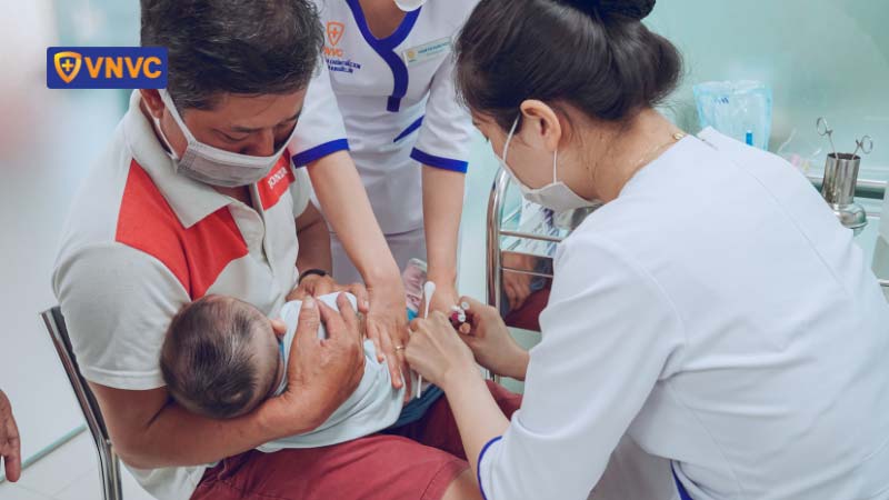 tiêm ngừa cho trẻ sơ sinh