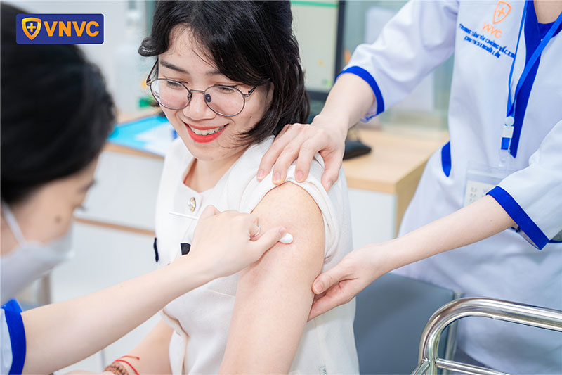 chảy máu rất ít sau khi tiêm dưới da