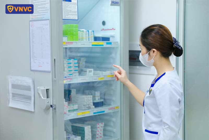 refrigerator to store vaccines