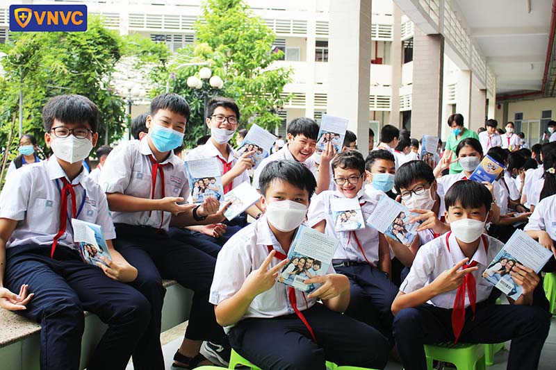 tiêm vắc xin lưu động cho trường học