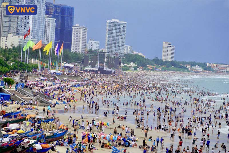 bãi biển đông người