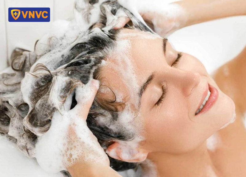bị sốt xuất huyết có được gội đầu không