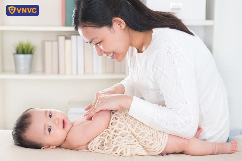 chăm sóc trẻ sau tiêm phòng
