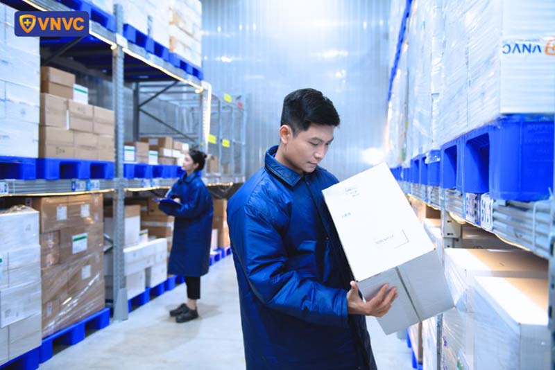 kiểm tra vắc xin hết hạn