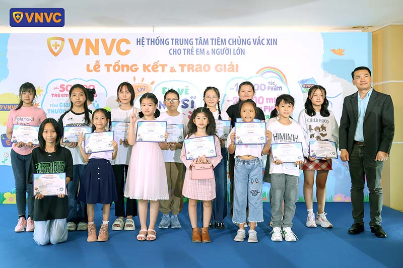 lễ tổng kết em vẽ dũng sĩ tiêm ngừa
