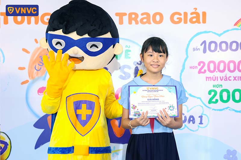 lễ tổng kết em vẽ dũng sĩ tiêm ngừa