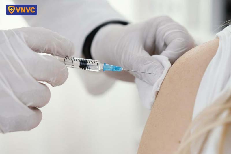 tiêm chủng cho người lớn