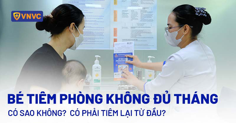 bé tiêm phòng không đủ tháng có sao không