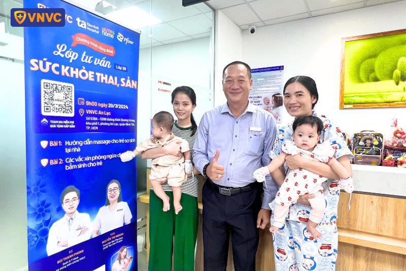 khách hàng tham gia lớp tư vấn sức khỏe thai sản vnvc