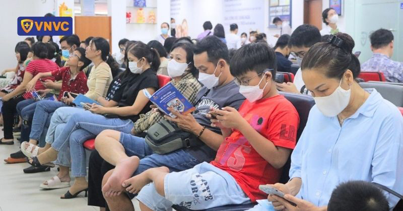 khách hàng tiêm chủng tại vnvc