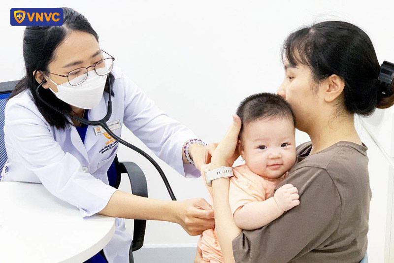 khám sàng lọc cho trẻ trước tiêm