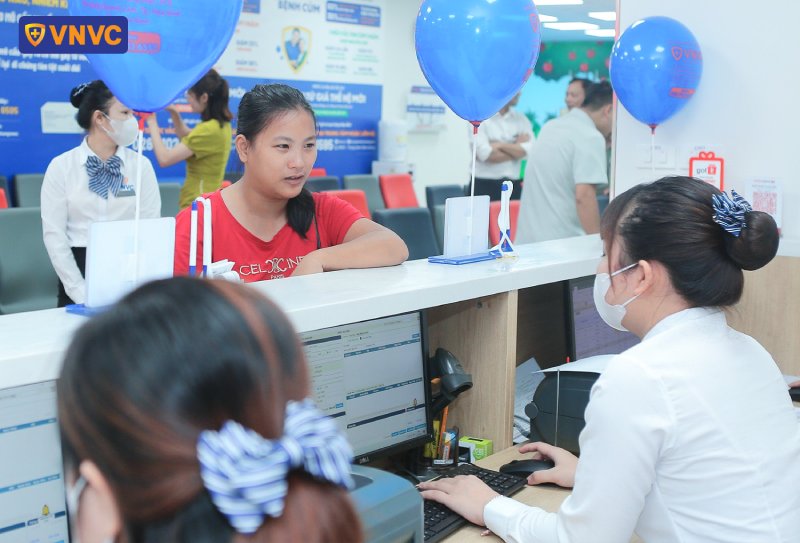 Khoảnh khắc tại Trung tâm tiêm chủng VNVC Hòa Bình