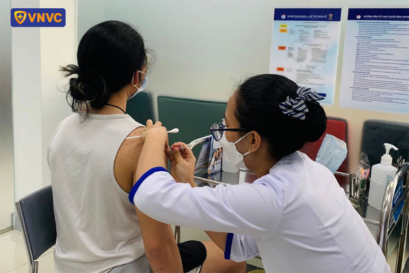 không sử dụng thuốc kháng sinh sau khi tiêm vắc xin sống, giảm động lực