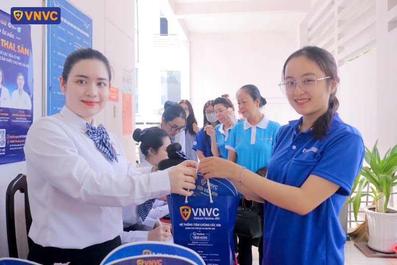 mẹ bầu tham gia lớp sức khỏe thai sản vnvc