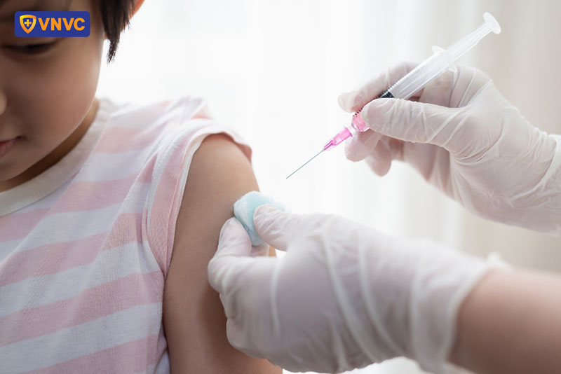 thời gian trì hoãn tiêm chủng sau khi uống kháng sinh phụ thuộc vào nhiều yếu tố