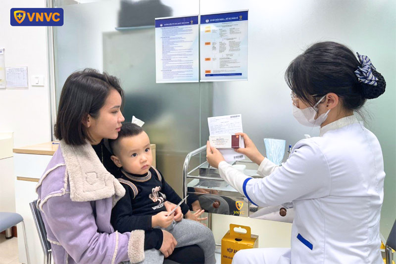 tiêm vắc xin bexsero cho bé