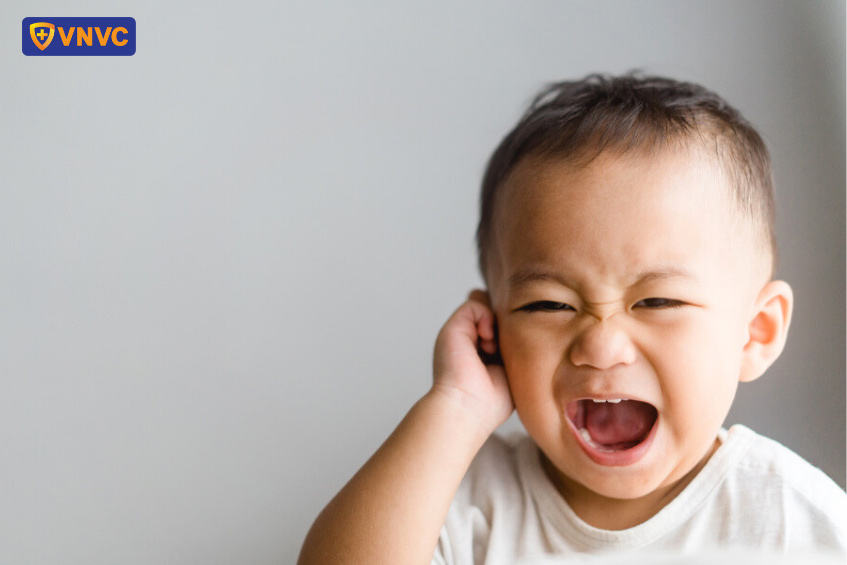 trẻ viêm tai giữa do phế cầu khuẩn