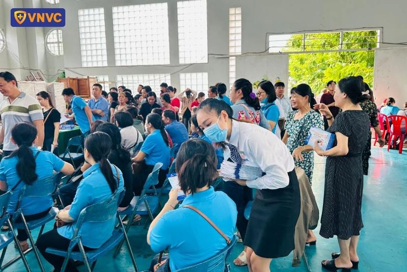 vnvc long xuyên tư vấn sức khỏe cho đoàn viên