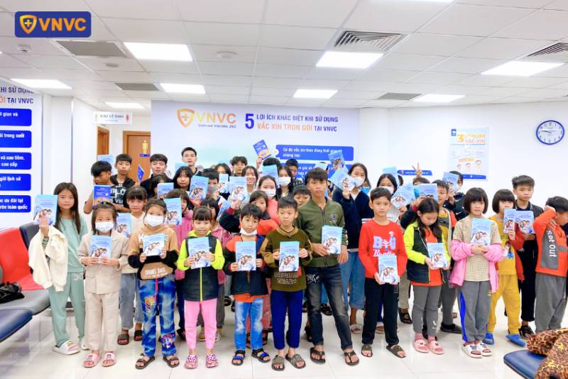 VNVC tổ chức tiêm vắc xin miễn phí cho các mái ấm tình thương