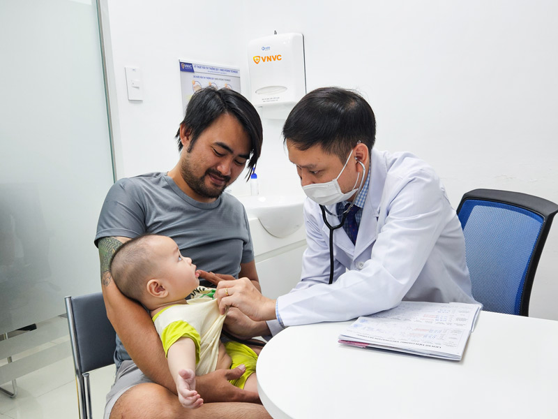 khách hàng tham gia gói vắc xin trả góp không lãi suất