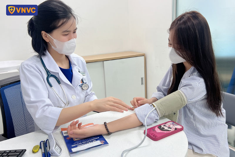 khám sàng lọc trước tiêm chủng