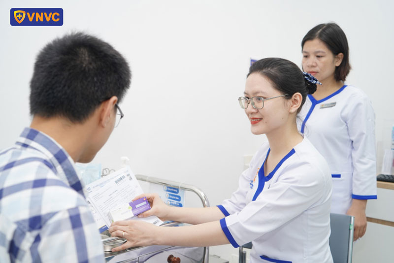 người lớn tiêm vắc xin 3 trong 1 boostrix