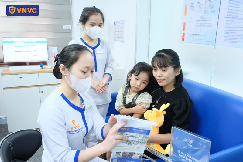 những khách hàng đầu tiên tiêm phế cầu 23 tại việt nam