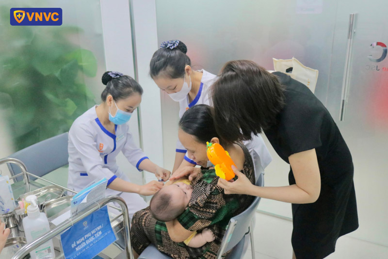 tiêm chủng 6 trong 1 tại hà nội cho bé