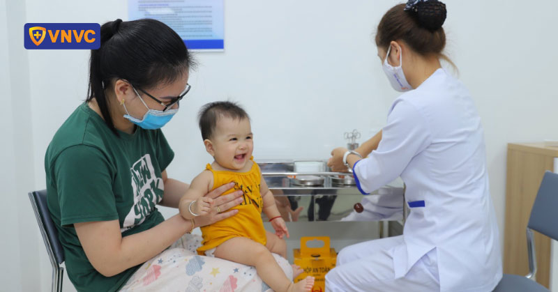 tiêm vắc xin cho trẻ sau hè