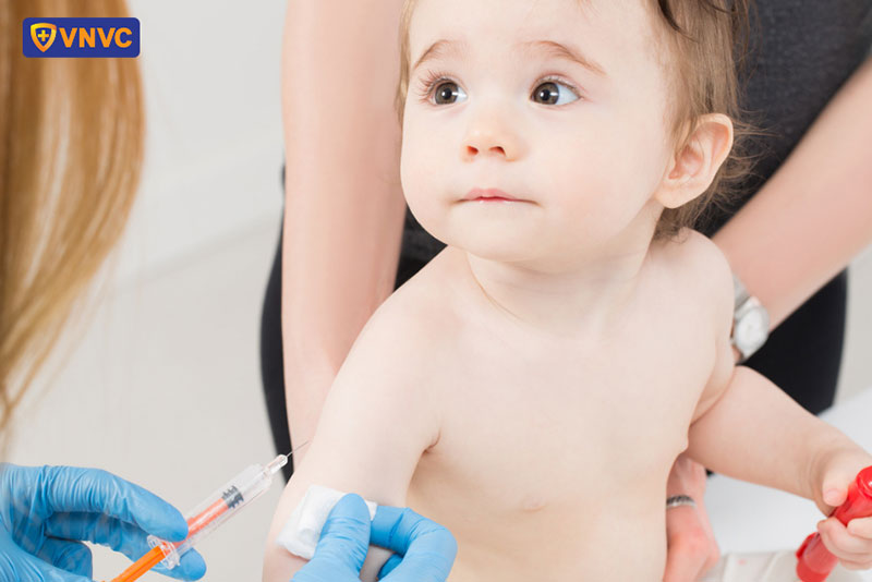 tiêm vắc xin