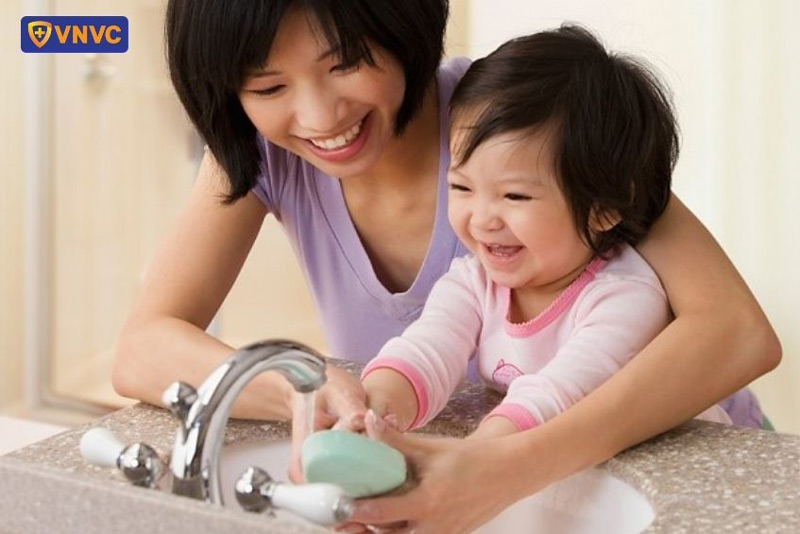 vệ sinh cho trẻ ngăn ngừa viêm phổi