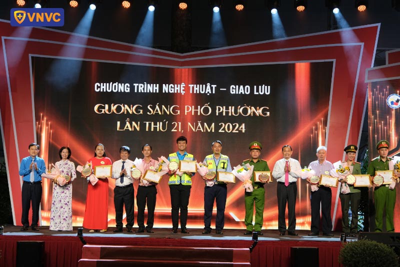 vinh danh gương sáng phố phường