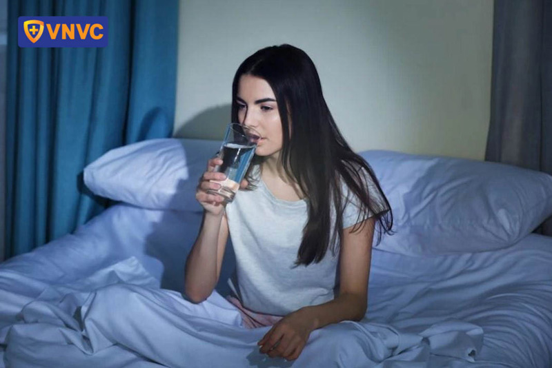 bổ sung nước cho người bệnh sốt xuất huyết
