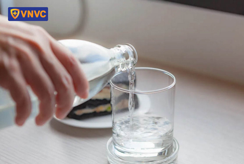 bổ sung nước lọc cho bệnh nhân sốt xuất huyết